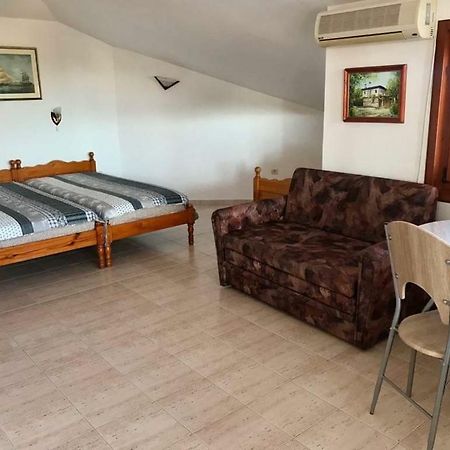 Студиа Мансарда Ненови Pomorie Luaran gambar